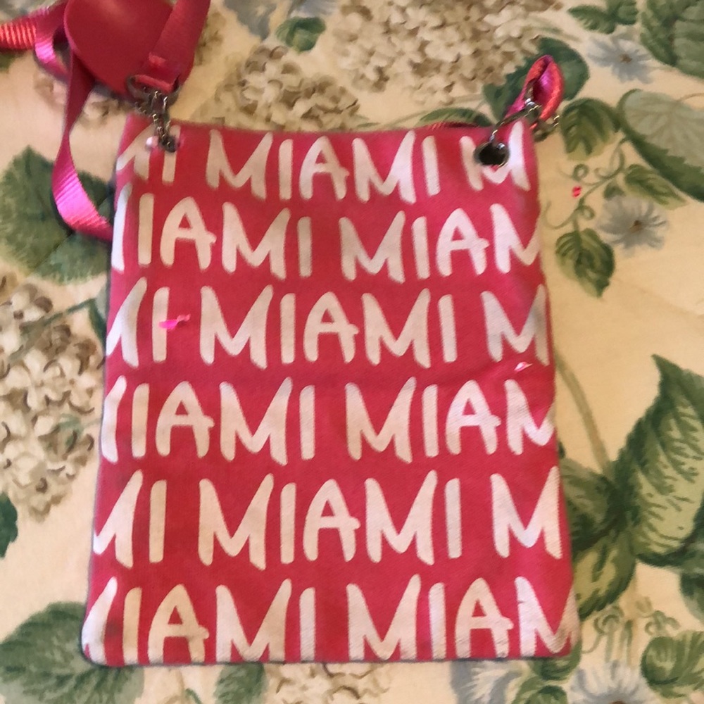 Robin Ruth Cross body purse is a necessity for travel and shopping